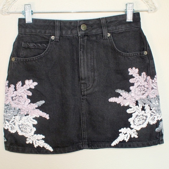 Topshop Moto Black Denim With a Embroidered Floral Lace Design Denim Skirt — 2 - Picture 7 of 13